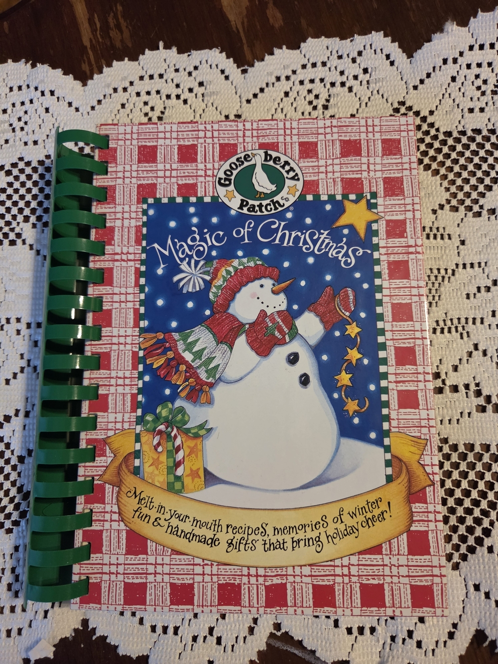 Gooseberry Patch Magic of Christmas Recipe Cookbook